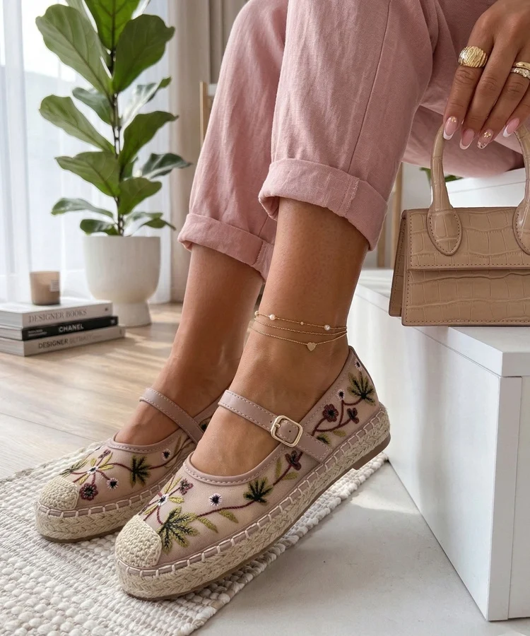 Różowe Espadryle Zdobione Haftowanymi Kwiatkami Lucille
