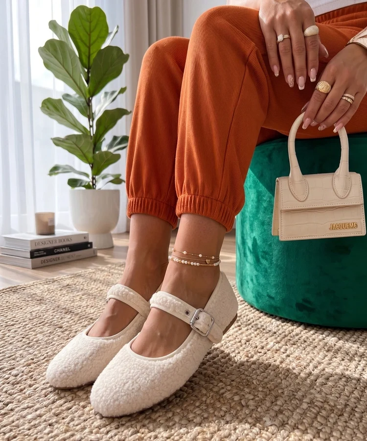 Białe Balerinki Futrzane Z Paskiem Chantalek