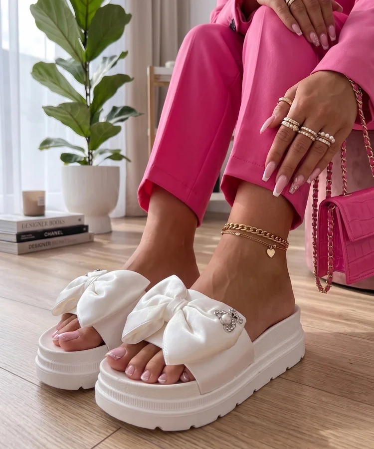 Białe Klapki Na Platformie Z Kokardą Mireille